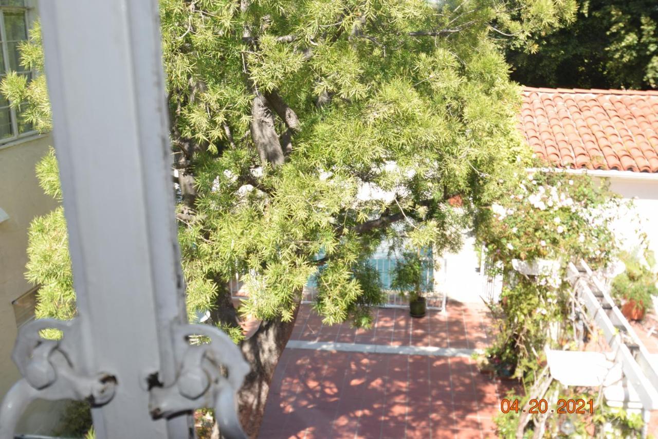 Beverly Hills Celebrity Villa *